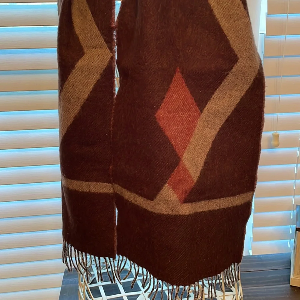 Lambs wool scarf.